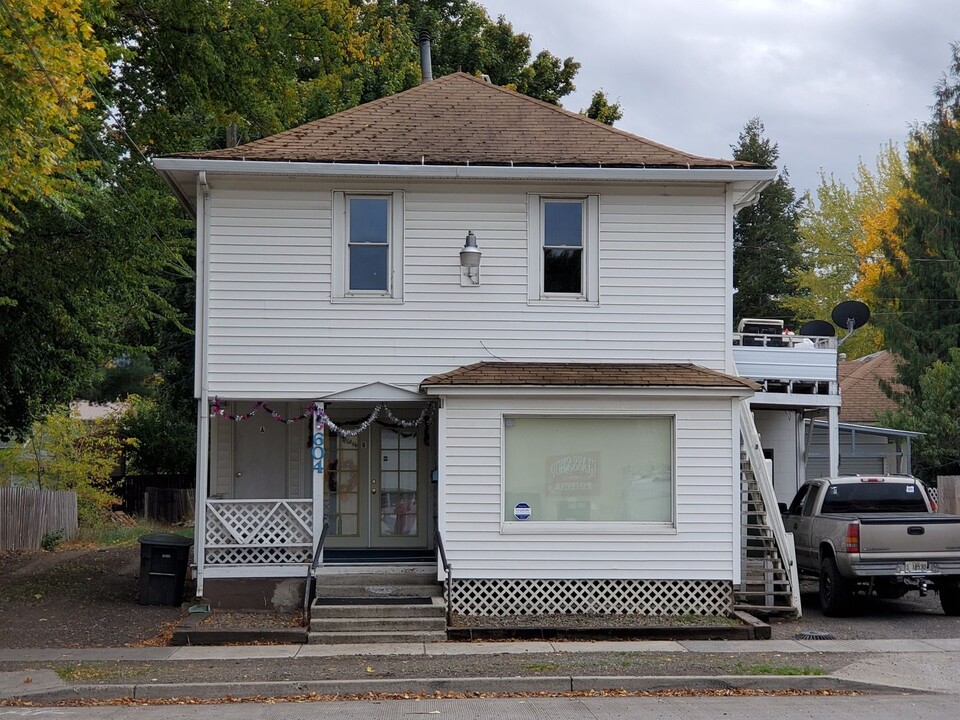 604 Adams Ave in La Grande, OR - Building Photo