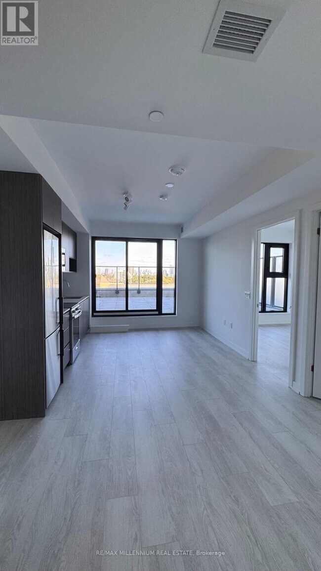 801 The Queensway in Toronto, ON - Building Photo - Building Photo