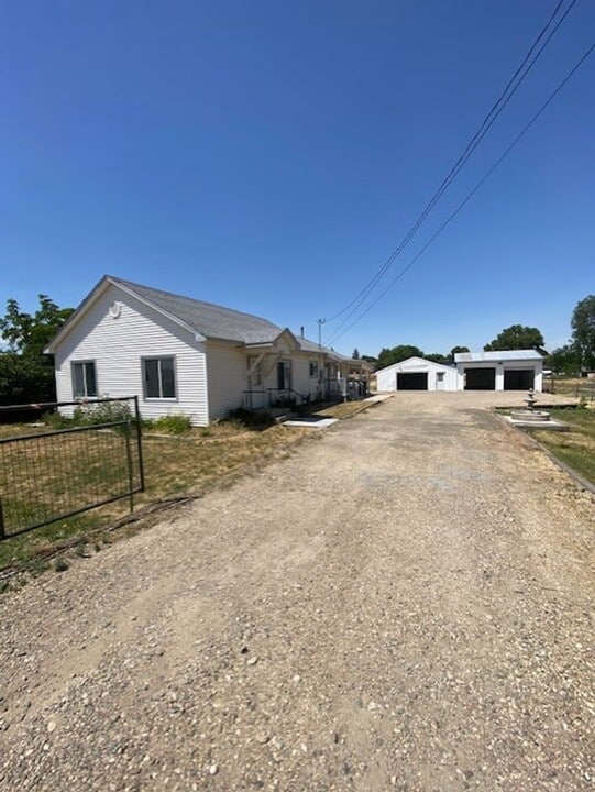 21242 Main St in Greenleaf, ID - Building Photo