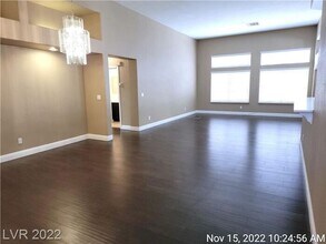 7442 Kings Wharf Ln in Las Vegas, NV - Building Photo - Building Photo