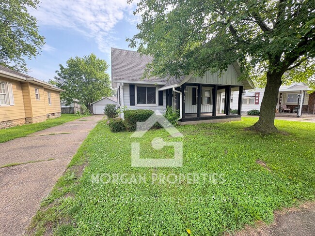 property at 220 W 38th St