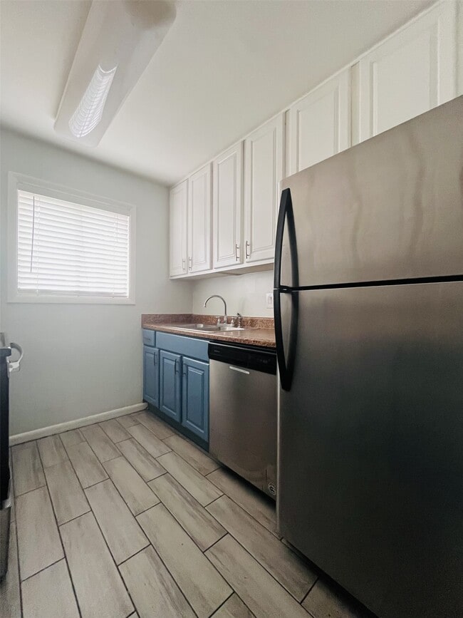 property at 5123 Del Monte Dr