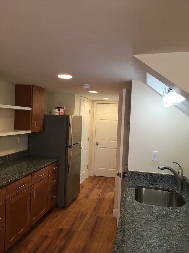 16 Andrew St, Unit Garden Apartment