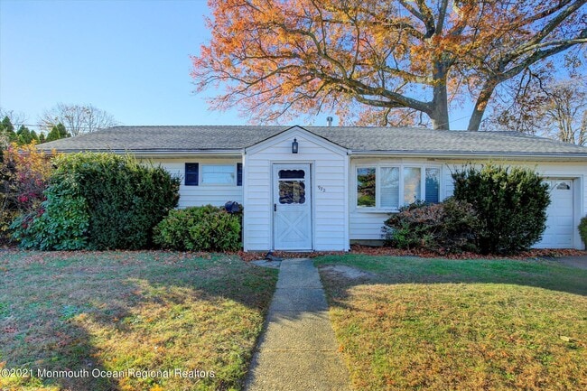 972 Woodgate Ave in Long Branch, NJ - Foto de edificio - Building Photo