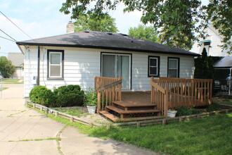 23314 Deziel St in St. Clair Shores, MI - Foto de edificio - Building Photo