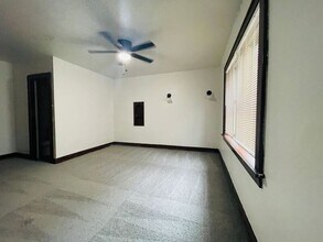 701 W Maple Ave in Independence, MO - Building Photo - Building Photo