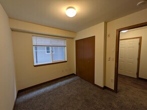 631 W Bakerview Rd in Bellingham, WA - Building Photo - Building Photo