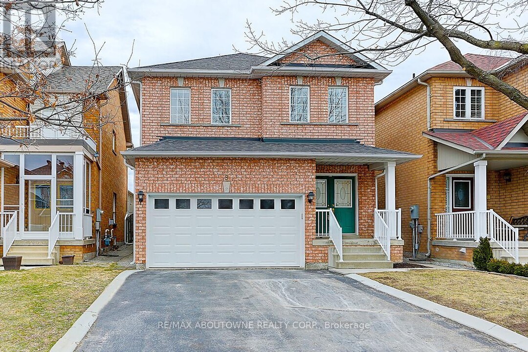 9 Belwood Blvd in Vaughan, ON - Building Photo