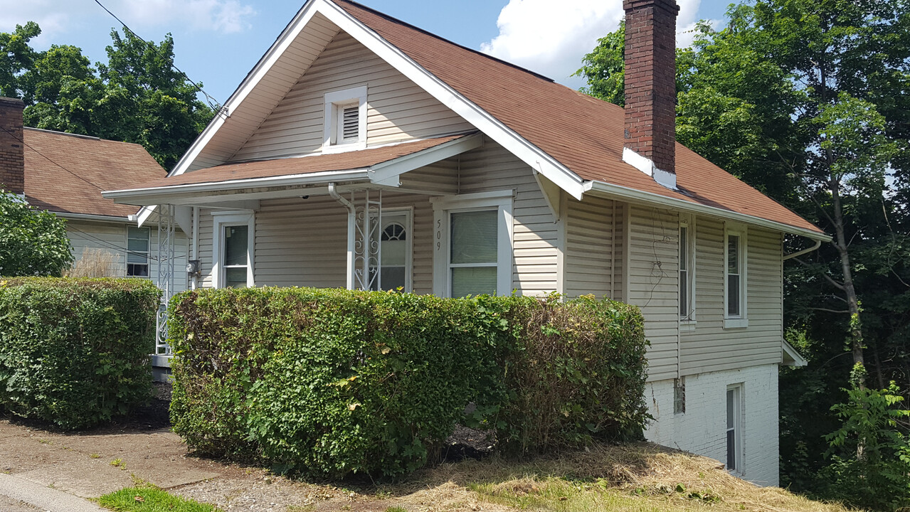 509 West End Ave. in Coraopolis, PA - Building Photo