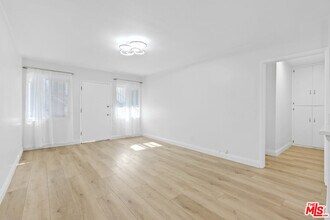 6640 Woodman Ave-Unit -2 in Los Angeles, CA - Building Photo - Building Photo