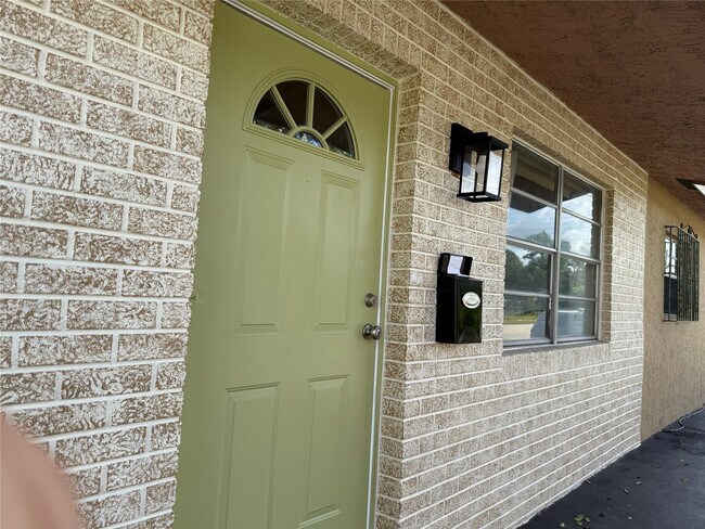 602 NE 38th St in Oakland Park, FL - Building Photo - Building Photo