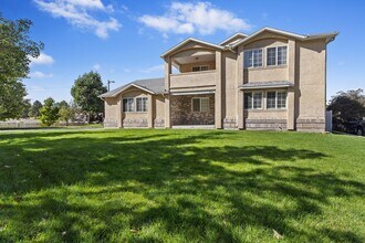 3666 Pearblossom Cir in Salt Lake City, UT - Building Photo - Building Photo