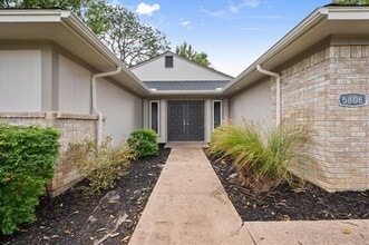 5806 Village Glen Trail in Arlington, TX - Building Photo - Building Photo