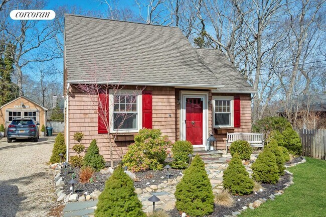 11 Whitby Ln in East Hampton, NY - Building Photo - Building Photo