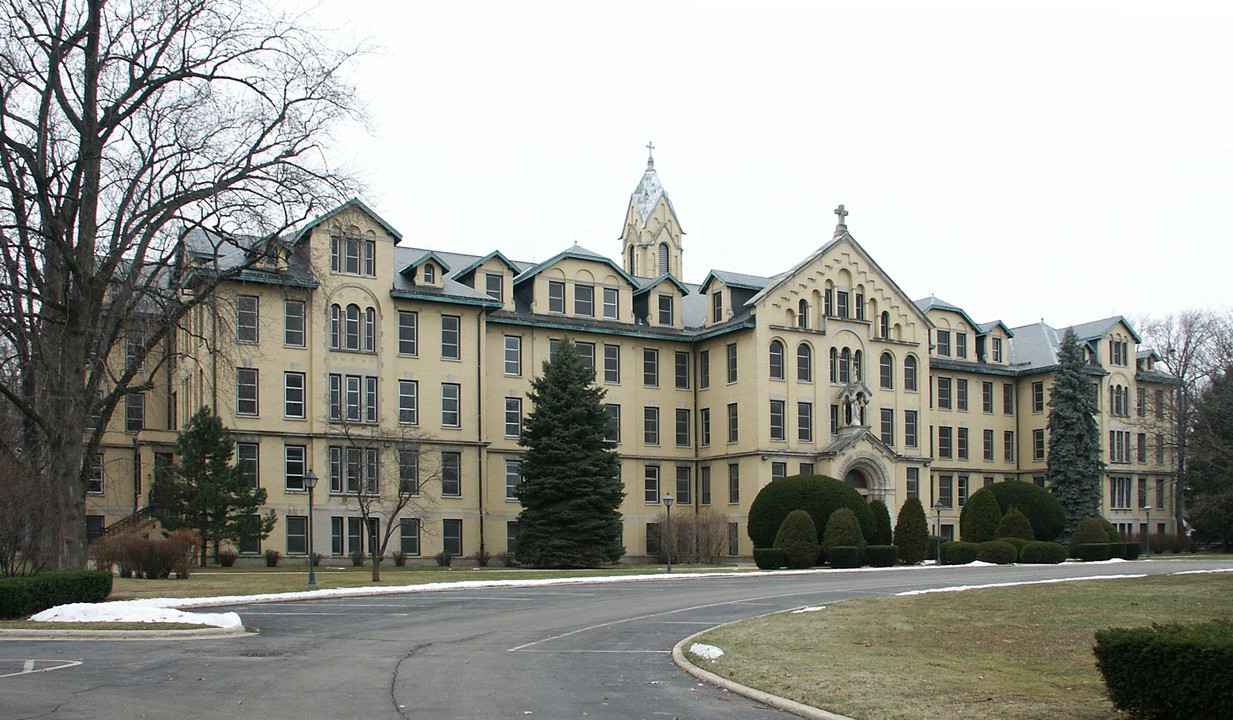 Mallinckrodt in the Park in Wilmette, IL - Building Photo