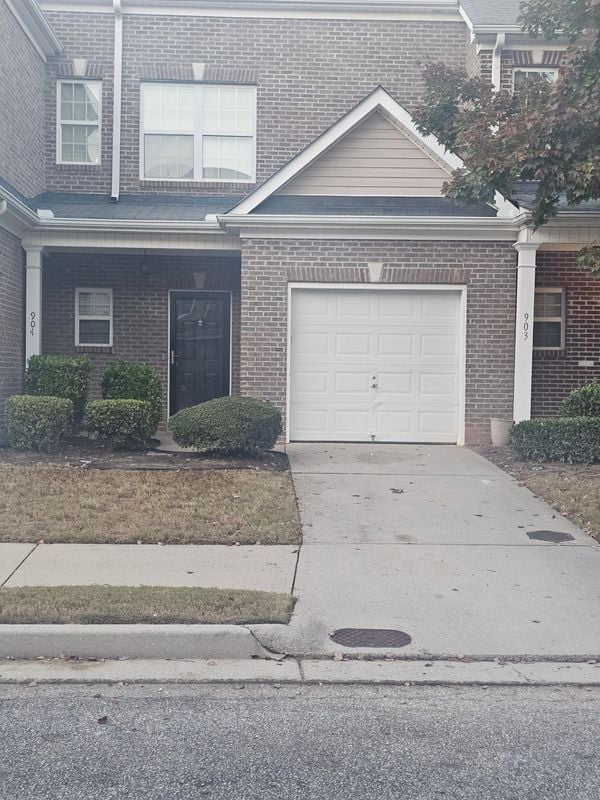 2555 Flat Shoals Rd in College Park, GA - Foto de edificio - Building Photo