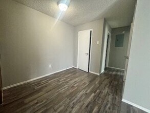 8300 Calmont Ave, Unit Office in Fort Worth, TX - Foto de edificio - Building Photo