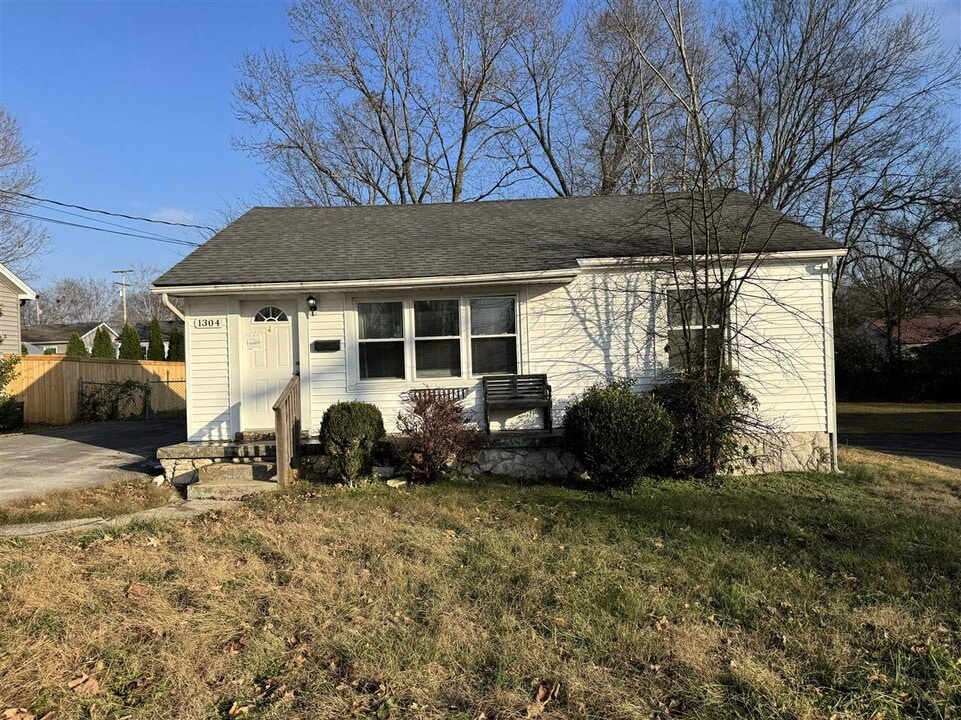 1304 Cabell Dr in Bowling Green, KY - Building Photo