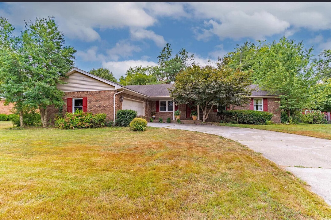 8855 Framewood Dr in Newburgh, IN - Building Photo