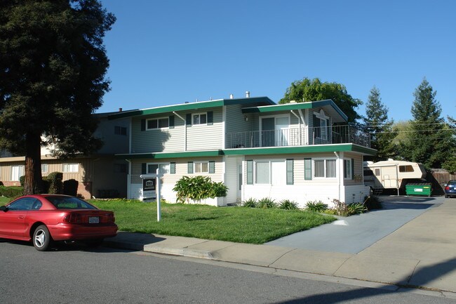 325-333 Dunster Ave in Campbell, CA - Foto de edificio - Building Photo