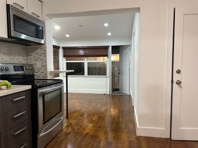 property at 632 S 28th Ave