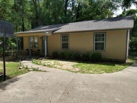 1327 Blossom Cir in Tallahassee, FL - Building Photo