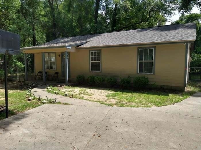 1327 Blossom Cir in Tallahassee, FL - Building Photo