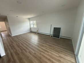 276 W Nicholai St in Hicksville, NY - Building Photo - Building Photo
