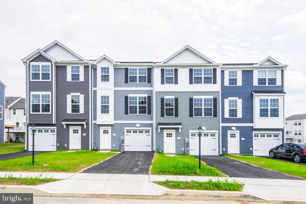 64 Brookside Ave in Hanover, PA - Foto de edificio