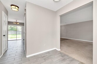15918 Pinyon Creek Dr in Houston, TX - Building Photo - Building Photo