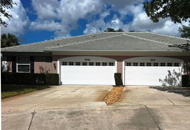 908 Paisley Ct