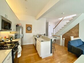 11 Highland Park Ave, Unit 2 in Boston, MA - Foto de edificio - Building Photo