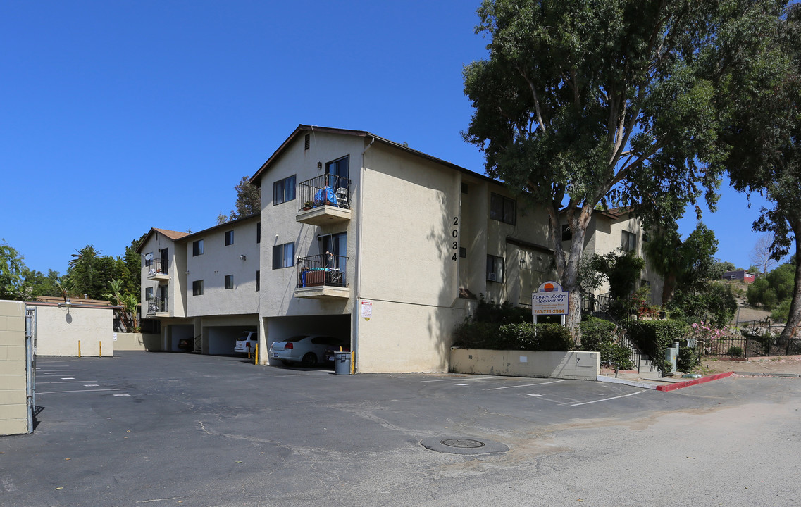 Canyon Lodge Apartments in Oceanside, CA - Building Photo