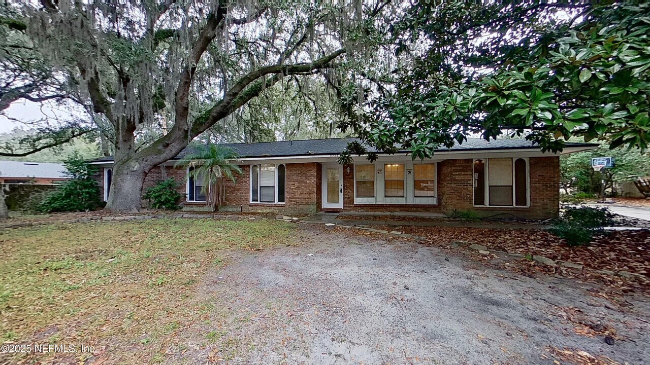 3995 Cross Creek Rd in Jacksonville, FL - Building Photo
