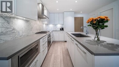 3220 Connaught Crescent in North Vancouver, BC - Building Photo - Building Photo