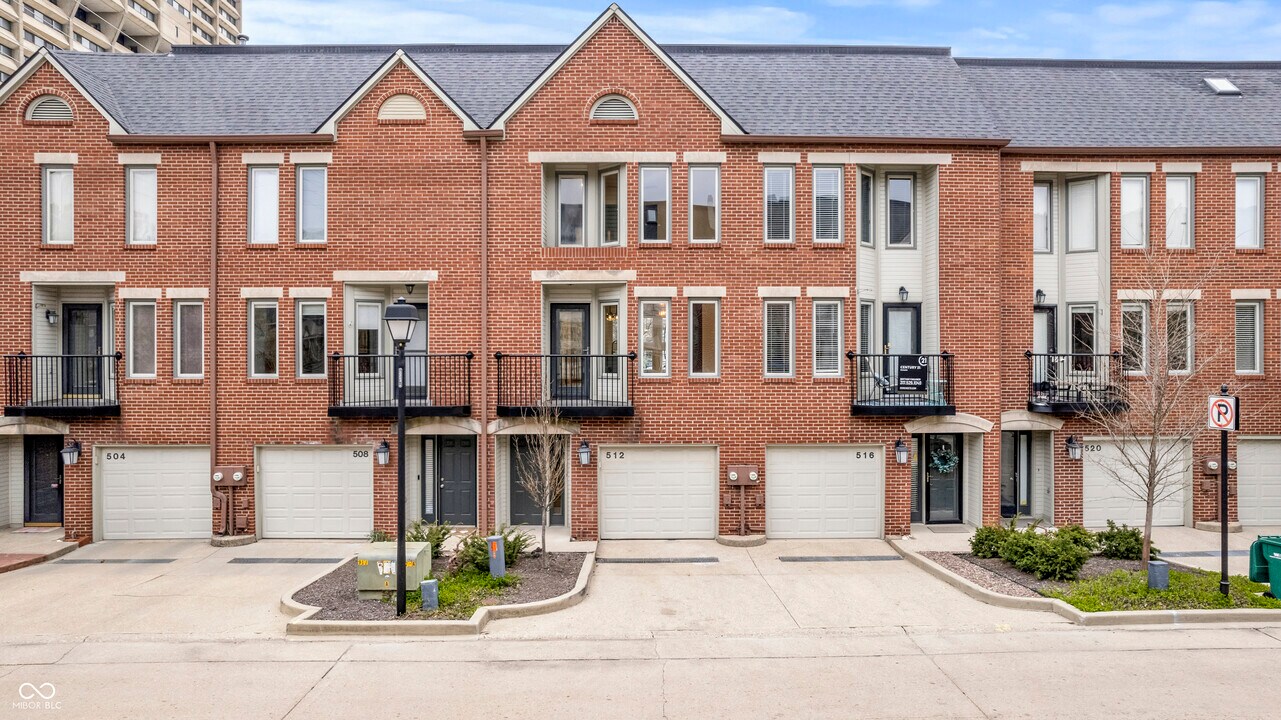 512 Lockerbie Cir N in Indianapolis, IN - Building Photo