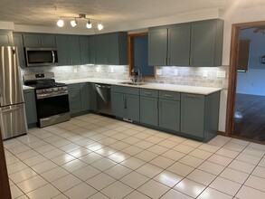 1242 Cobblewood Dr in Bethel Park, PA - Building Photo - Building Photo