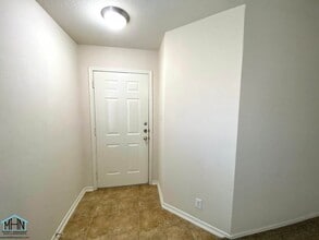 6637 Charles Field in San Antonio, TX - Building Photo - Building Photo