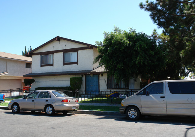 1844 E Coral Ave in Orange, CA - Foto de edificio - Building Photo