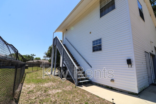 property at 405 E Palmetto Ave