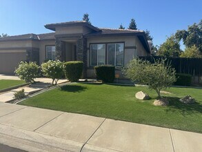 9502 Stonewall Ln in Bakersfield, CA - Building Photo - Building Photo