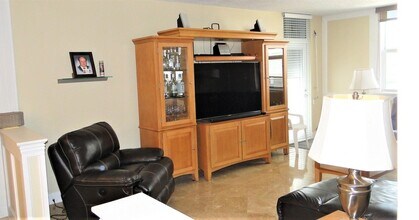 4250 Galt Ocean Dr, Unit 1A in Fort Lauderdale, FL - Building Photo - Building Photo