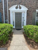 2858 Parkway Close in Lithonia, GA - Building Photo