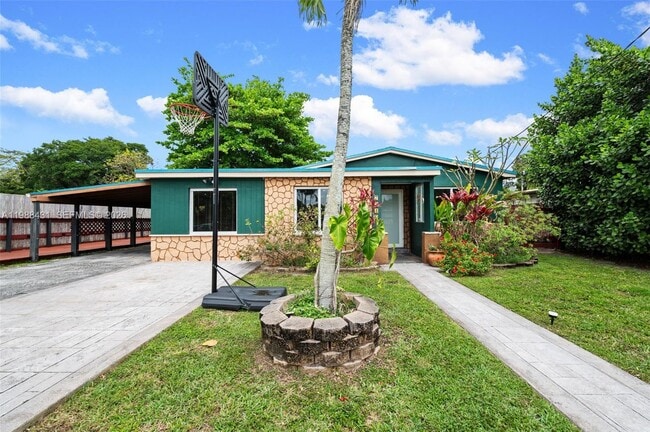 7245 S Waterway Dr in Miami, FL - Building Photo - Building Photo