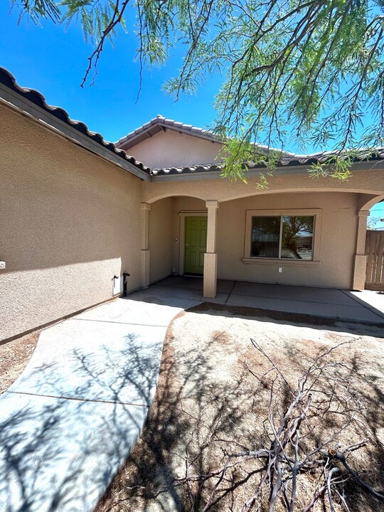 6641 Ivanpah Ave in Twentynine Palms, CA - Building Photo