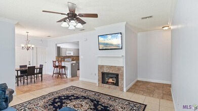 4464 Highland Rd in Baton Rouge, LA - Foto de edificio - Building Photo