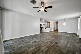 2414 E Hazeltine Way in Gilbert, AZ - Building Photo - Building Photo