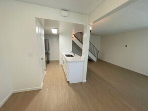 1247 Saratoga Ave in Ventura, CA - Building Photo - Building Photo