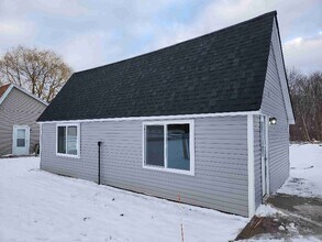 14572 N Saginaw Rd in Clio, MI - Foto de edificio - Building Photo