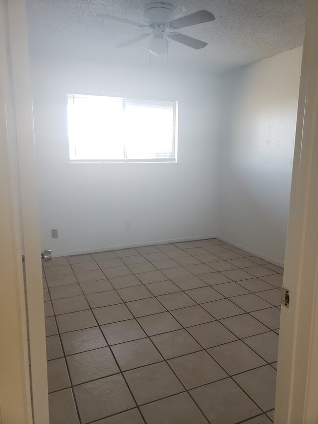 6222 S Elm Ave, Unit 101 in Fresno, CA - Foto de edificio - Building Photo